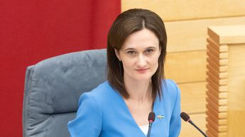 V. Čmilytė-Nielsen sveikina jaunimą: linkiu nesustoti daryti gerus darbus
