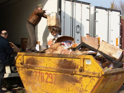 В Калининграде бульдозером раздавили 9 тонн продуктов, изъятых на границе с Польшей и Литвой - В Мире