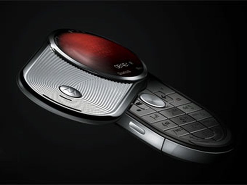 Motorola представила мобильник с круглым экраном