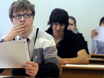 Минобрнауки Латвии обещает поблажки русским школьникам при сдаче экзаменов на латышском - Литва и страны Балтии