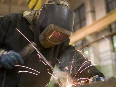 АО «Aksa» приглашает на работу электросварщиков - Вакансии