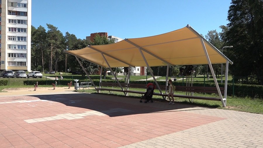 На детской площадке – новшество (видео) - В Висагинасе