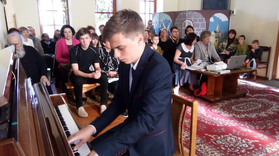 Музыка Рахманинова звучала во Введено-Пантелеимоновском храме - В Висагинасе