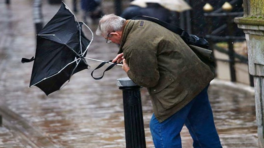 В Великобритании объявили высшее штормовое предупреждение - В Мире