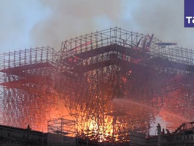Пожар в соборе Парижской Богоматери - В Мире