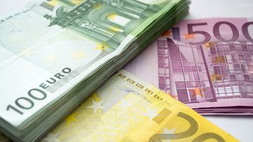 "Swedbank": в прошлом году жители обналичили на 0,25 млрд. евро меньше