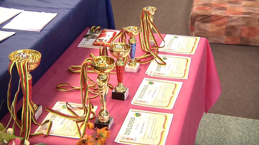 В Висагинасе состоялся чемпионат по прыжкам на батуте - В Висагинасе