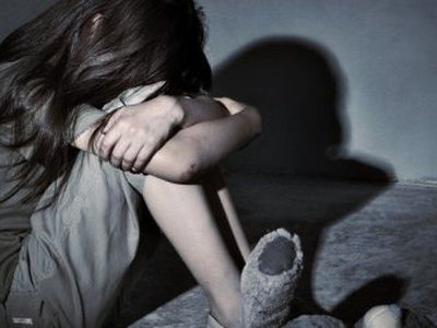 Teisėjai priblokšti: motina gynė ne dukrą, o ją tvirkinusį meilužį
 - Įvykiai ir kriminalas