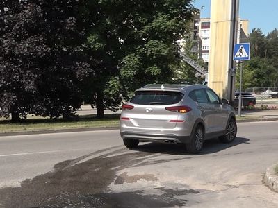 Наказывают ли водителей за пересечение "сплошной линии" если она стерлась и не видна? (видео) - В Висагинасе