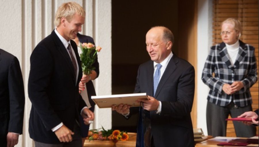 В правительстве олимпийцам вручили символические премиальные чеки - Литва и страны Балтии