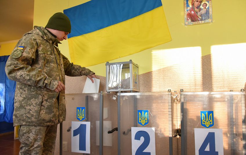 Ukraina renkasi prezidentą: trys favoritai - komikas, šokolado karalius ir dujų princesė