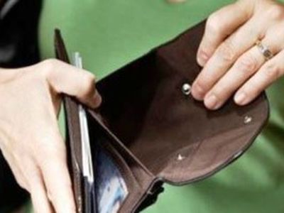 Люди попали в капкан растущих расходов и неувеличивающихся зарплат                                 - Литва и страны Балтии