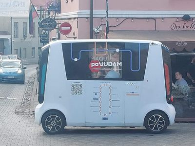 В Вильнюсе появился автономный автобус - Литва и страны Балтии