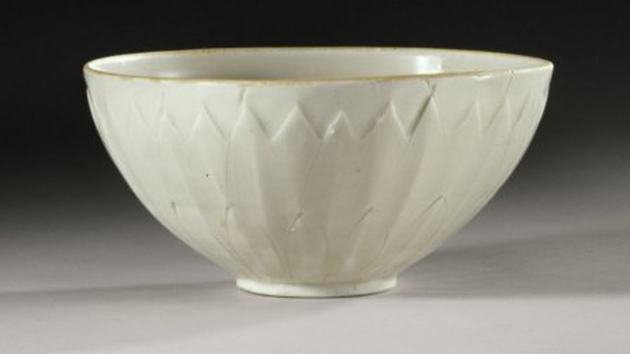 Už 3 dolerius pirktą dubenėlį pardavė už 2,2 mln. - Pasaulyje