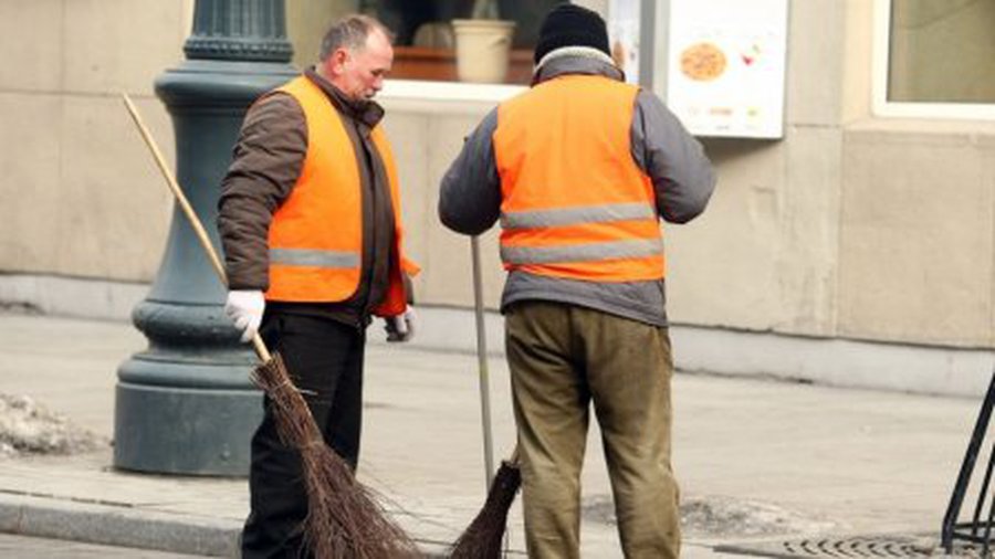 Миллионер, не выплачивающий зарплаты: я сам живу на зарплату жены - В Мире