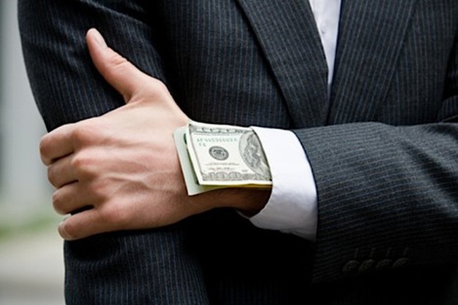 ССР задержала вице-мэра Каунаса Крищюнаса, его помощницу и руководителей двух предприятий                                  - Происшествия и криминал