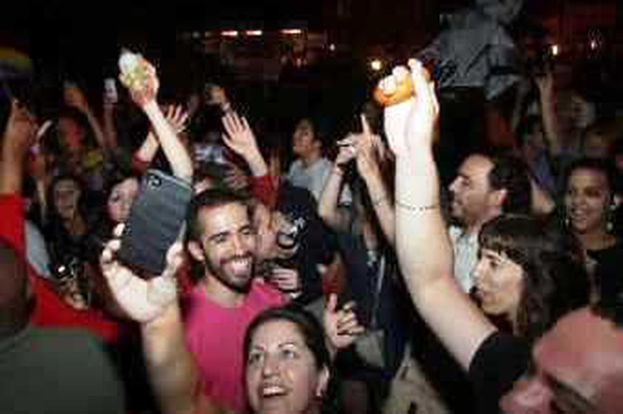 Сенат Нью-Йорка разрешил заключать однополые браки - В Мире