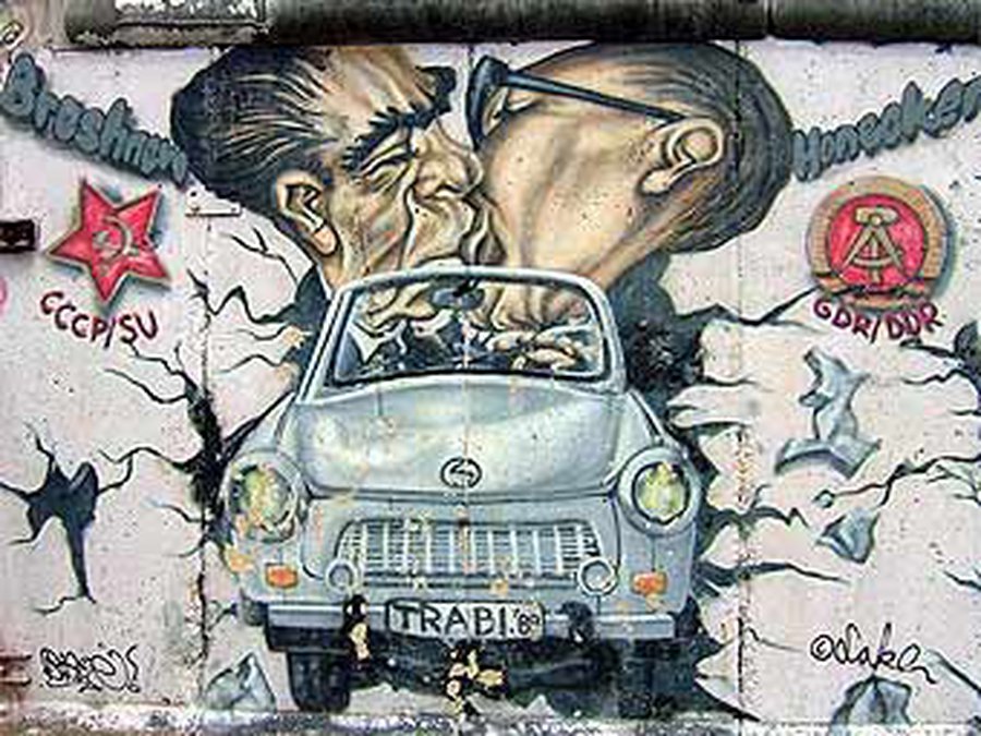 Граффити на Берлинской стене будут отреставрированы - Хобби, отдых и развлечения