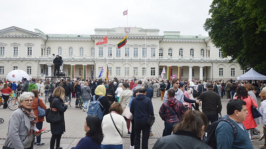 К исполнению гимна Литовского государства не присоединились почти 60 проц. жителей страны - Литва и страны Балтии