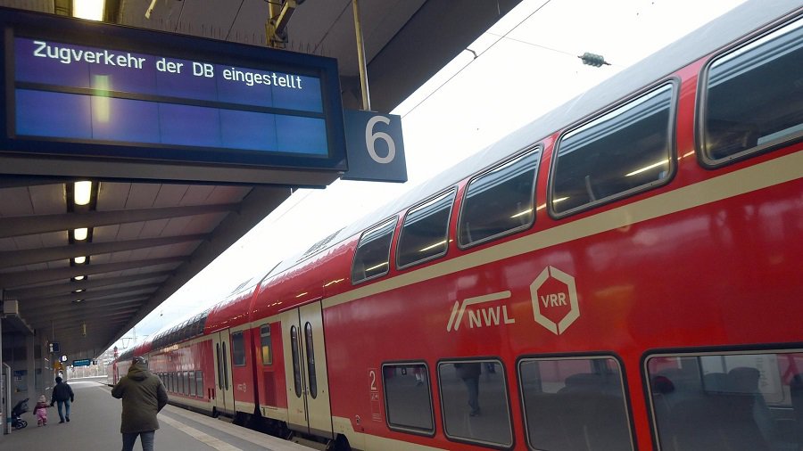 Ураган "Эберхард" парализовал железнодорожное движение на западе ФРГ - В Мире