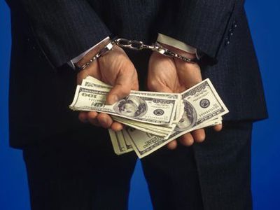 Литвой управляют кланы бизнесменов и политиков, а также «серые кардиналы»... - Литва и страны Балтии