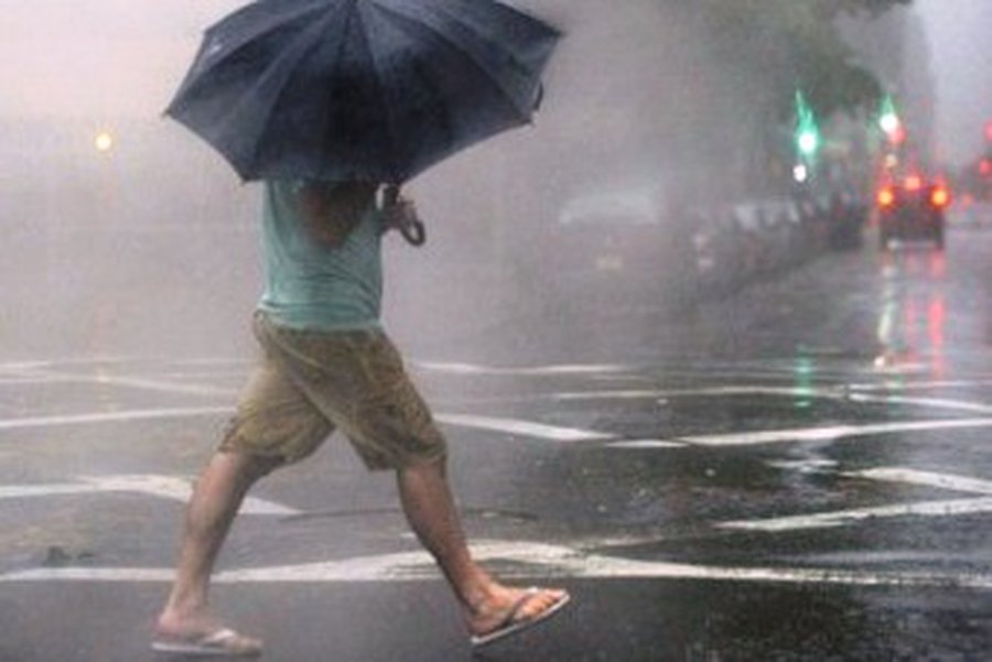 Статус урагана «Ирэн» понизили до тропического шторма - В Мире