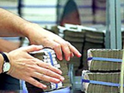 Кроме зарплат у чиновников немалые премии - Литва и страны Балтии