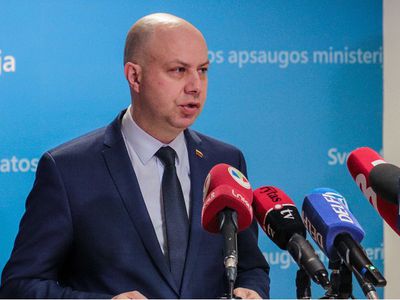 Прогноз главы Минзрава Литвы: немного надо для того, чтобы вторая волна началась в августе - Литва и страны Балтии