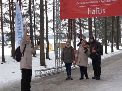 "Trenkturas в Висагинасе". Снег не помеха пешеходным путешествиям (видео) - Служба региональных новостей