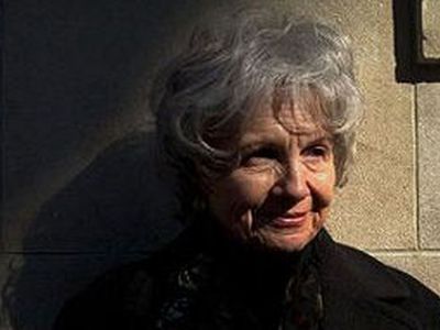 Международный «Букер» достался канадской писательнице Элис Мунро
 - Культурные и спортивные мероприятия