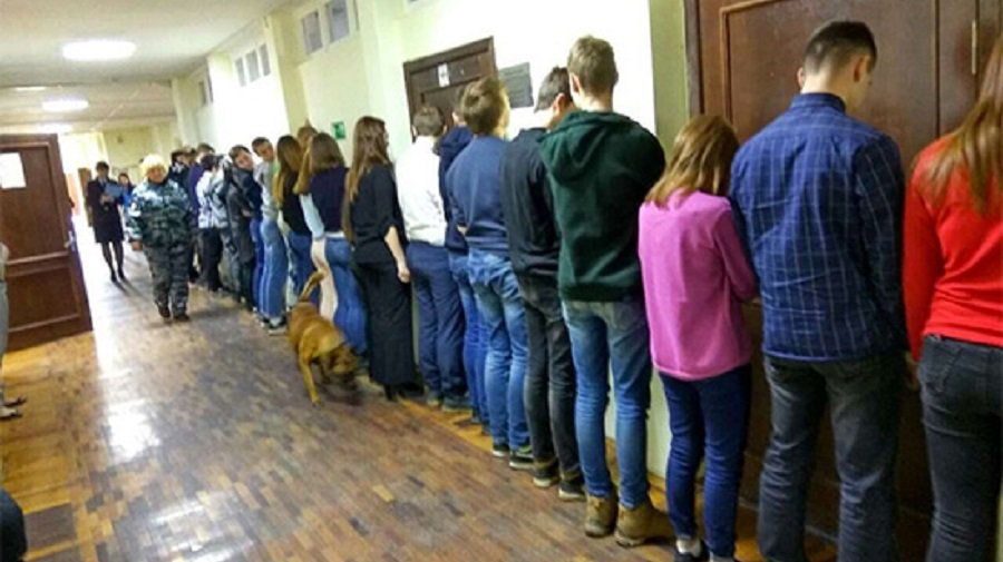 Парламент Эстонии поддержал в первом чтении законопроект о досмотре вещей школьников - Литва и страны Балтии