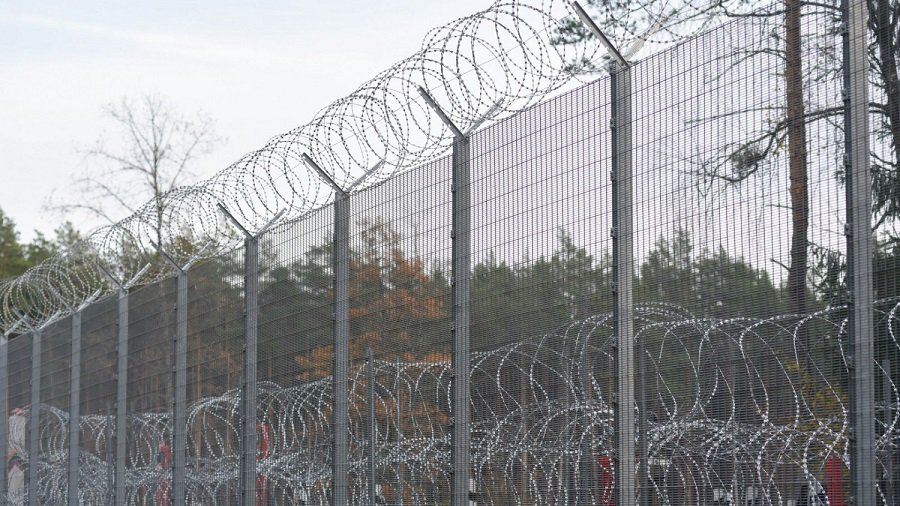 В приграничных с Белоруссией районах Литвы вступил в силу режим чрезвычайного положения - Литва и страны Балтии