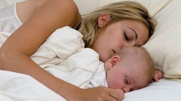 Совместный сон с матерью может стоить ребенку жизни