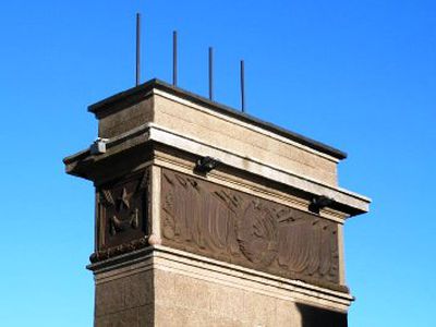 В Каунасе вандалы осквернили советские символы                 - Происшествия и криминал