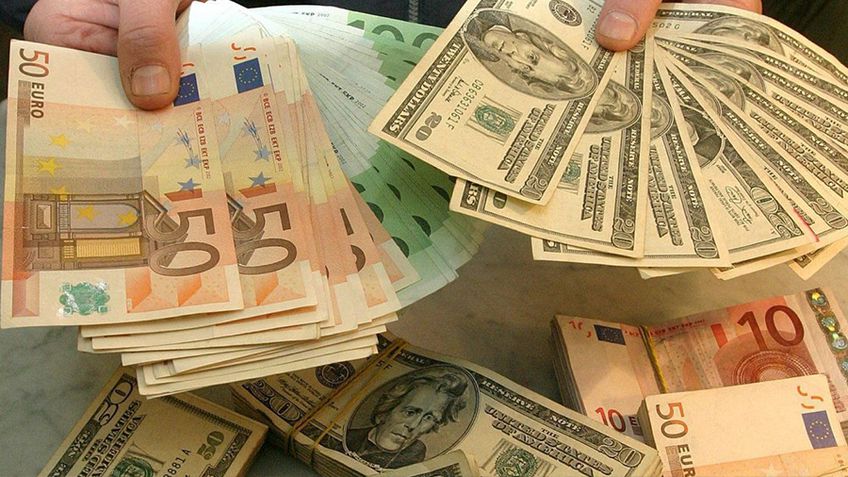Франция наносит тройной удар по доллару