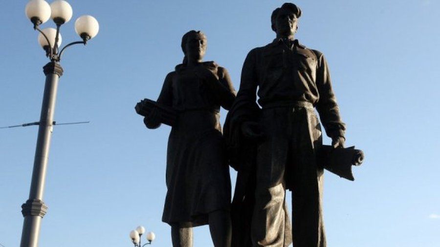 Зарегистрирована поправка, позволяющая демонтировать скульптуры на Зеленом мосту

 - Литва и страны Балтии