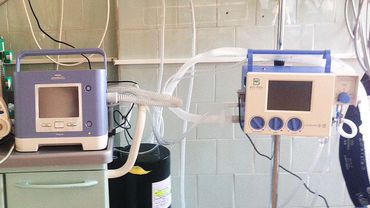 Висагинская больница получила два новых аппарата ИВЛ