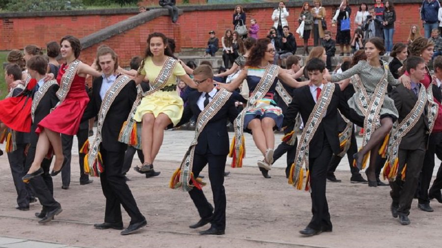 Выпускной без шампанского.  Как гимназисты отметят вступление во взрослую жизнь? - В Висагинасе