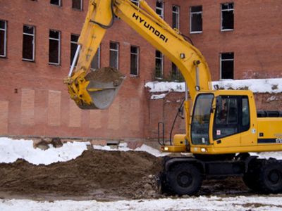 Горячая линия TTS: Почему из лужайки устроили свалку для строительного мусора? - В Висагинасе