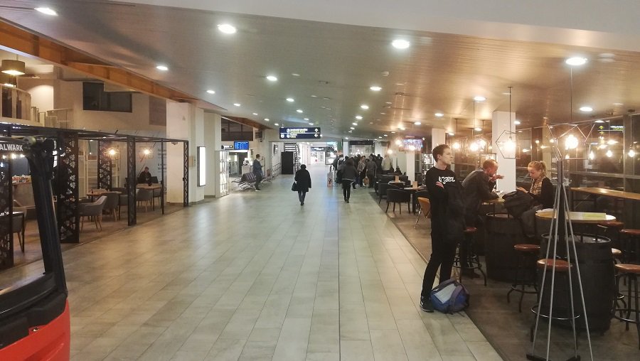 Опрос: недовольство властью - одна из причин, определяющих решение эмигрировать - Литва и страны Балтии