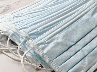 В связи с угрозой COVID-19 правительство планирует вернуть маски в закрытых общественных местах - Литва и страны Балтии