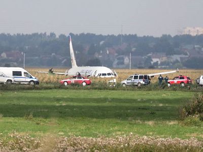 Число обратившихся за помощью после ЧП с самолетом в Жуковском выросло до 76 человек - В Мире