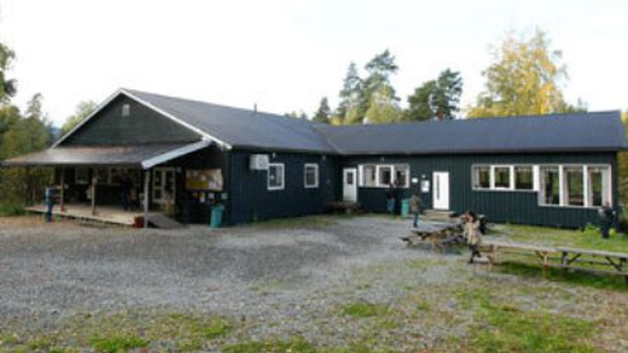 На месте преступления Брейвика возобновят летний лагерь - В Мире