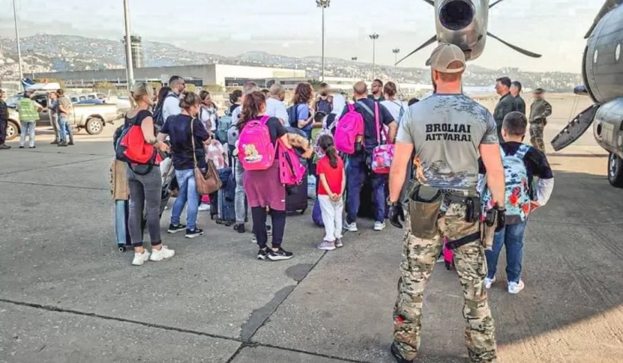 Министр обороны Л. Касчюнас наградил участников эвакуации граждан Литвы из Бейрута - Литва и страны Балтии