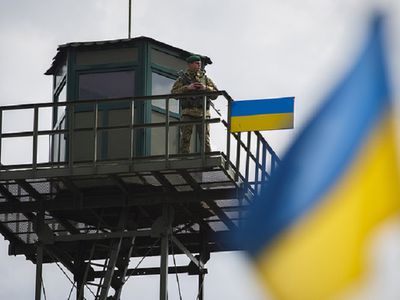 Двое украинских пограничников погибли в районе Станицы Луганской - В Мире