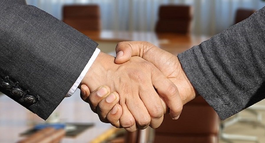 Четыре профсоюза учителей и Минобразования подписали коллективный договор - Литва и страны Балтии