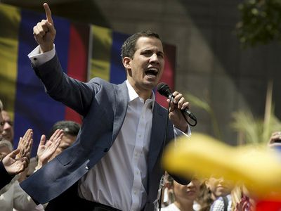 Европарламент одобрил резолюцию, признающую Гуайдо и.о. президента Венесуэлы - В Мире