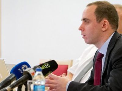 Аналитик: резкое повышение минимальной зарплаты повредит экономике - Литва и страны Балтии