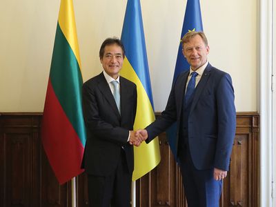 Президент посетил выставку, посвященную 100-летию установления дипломатических отношений между Литвой и Японией - В Мире