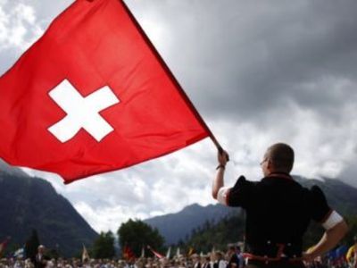 Швейцарцы зарабатывают больше всех в мире - В Мире